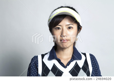 Women in their 30s golf wear 24694020