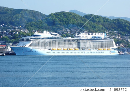 Slope cities and luxury liners Slope cities and luxury liners 24698752