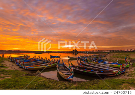 Wooden boat in Ubein Bridge, Mandalay, Myanmar 24700715