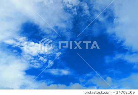  藍天和白色雲彩 24702109