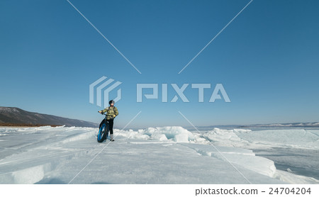 Fatbike (fat bike or fat-tire bike) Fatbike (fat bike or fat-tire bike) 24704204