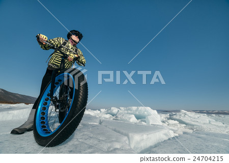 Fatbike (fat bike or fat-tire bike) 24704215