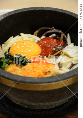 Delicious stone-grilled bibimbap Delicious stone-grilled bibimbap 24704843