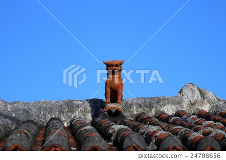Okinawa Naha red tile roof and shisa 24708656