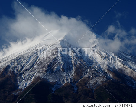 Fuji in the early winter Pearlaw Fuji in the early winter Pearlaw 24718471