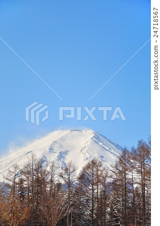 藍天和富士山 24718567