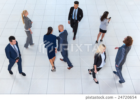 Business People Group Going, Busy Businesspeople 24720654