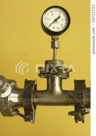 Manometer on a pipe 24722722