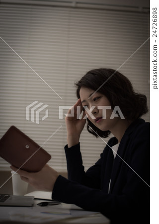 加班工人 24726898