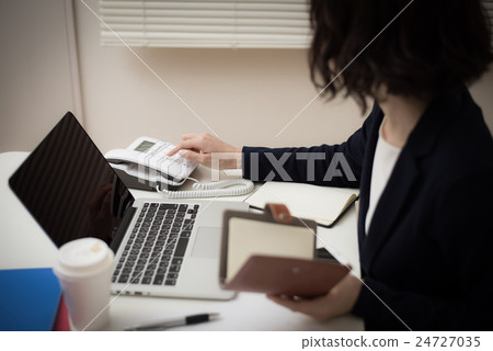 加班工人 24727035