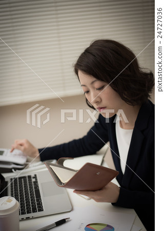 加班工人 24727036