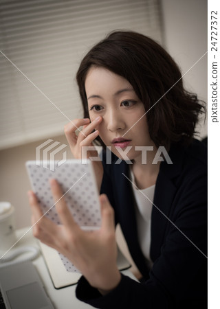 Overtime worker 24727372