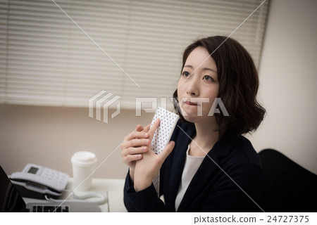 加班工人 24727375