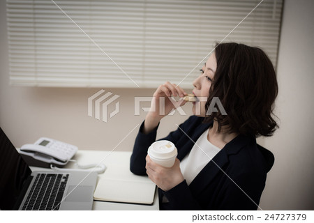 加班工人 加班工人 24727379