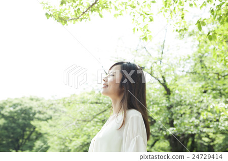 A woman in green 24729414