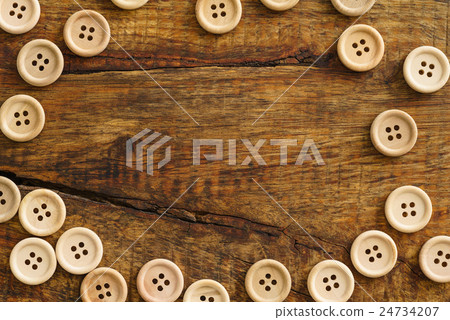 Collection of wooden buttons 24734207