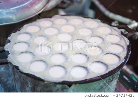 kind of thai sweetmeat or kanom krok 24734425