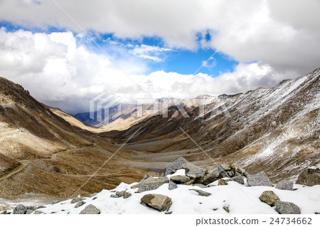Landscape of Snow mountains in Leh, Ladakh, India 24734662