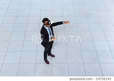 Business Man Wear Digital Glasses, Businessman 24736143