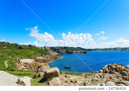 從布列塔尼的旅遊目的地Primel·Tregastel觀看Divan海灣 24736450