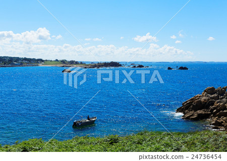 從布列塔尼的旅遊目的地Primel·Tregastel觀看Divan海灣 24736454