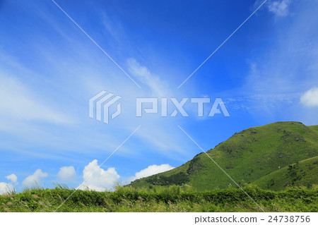 山 山 24738756
