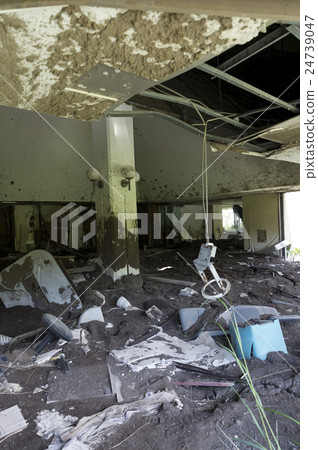 Kanpira隕石坑的災難 - 內部埋在泥流 - （洞爺湖） 24739047