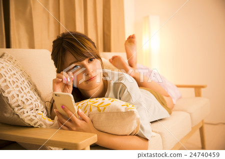 young woman      24740459
