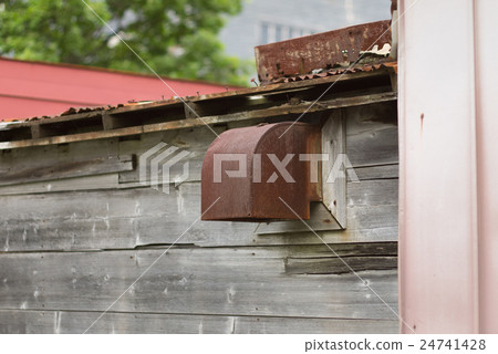 Rusted ventilation opening 24741428