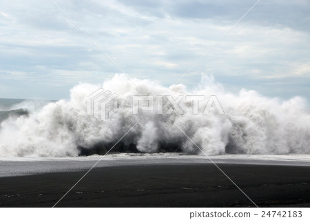 Typhoon Arashi Sea 24742183