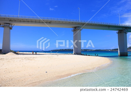 Sesoko Island Anti Beach和Sengoku Bridge Sesoko Island Anti Beach和Sengoku Bridge 24742469