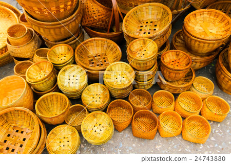 basket made of wicker 24743880