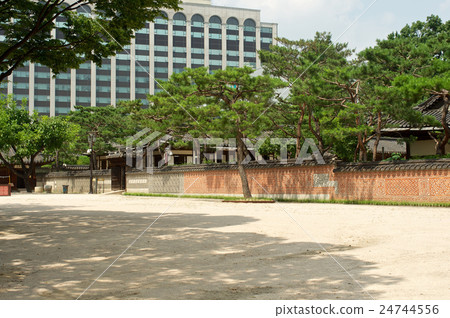 Unhyeongung palace in Seoul Korea Unhyeongung palace in Seoul Korea 24744556