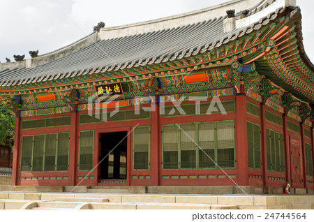 Deoksugung Palace in Seoul Deoksugung Palace in Seoul 24744564