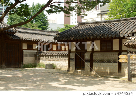 Unhyeongung palace in Seoul Korea Unhyeongung palace in Seoul Korea 24744584