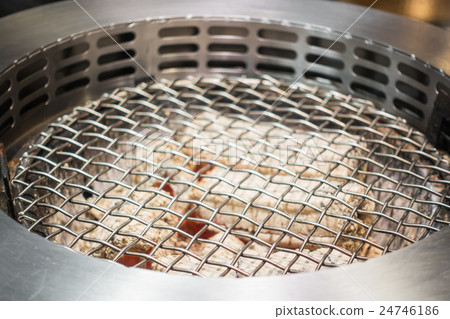 Empty hot barbecue grill . 24746186
