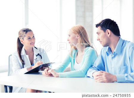 doctor with patients in cabinet 24750935