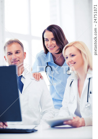 doctors looking at computer on meeting 24751871