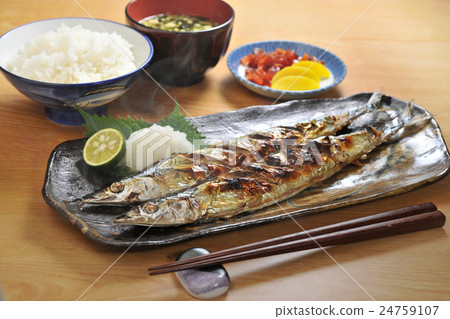 秋刀魚 秋刀魚 24759107