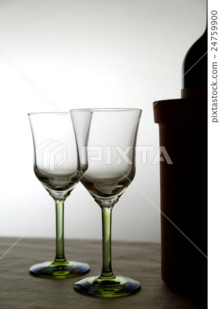 Pair of wineglass Vertical latitude at night Pair of wineglass Vertical latitude at night 24759900