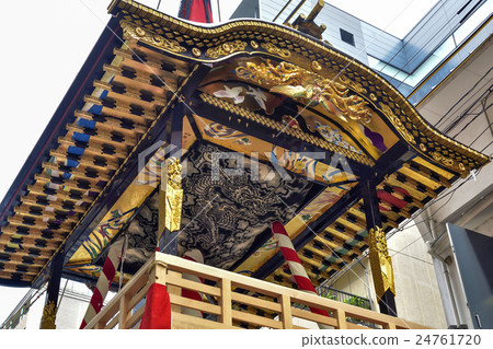 Gion festival Kikumizokobo's cabin built 24761720