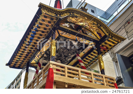 Gion festival Kikumizokobo's cabin built 24761721