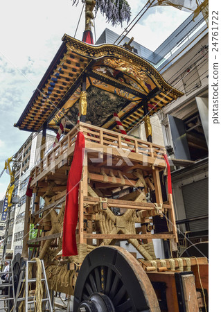 Gion festival Kikumizokobo's cabin built 24761722
