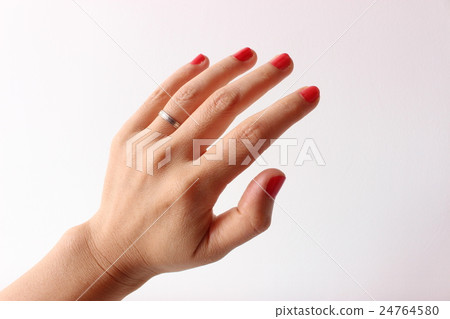 30歲的女性紅指甲手 24764580