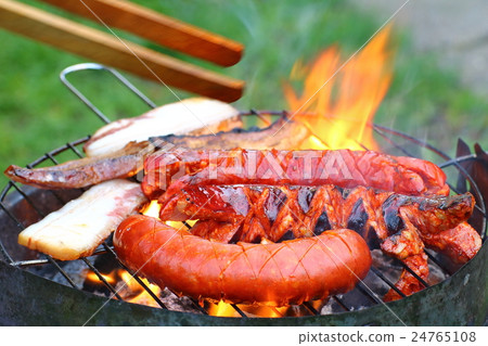 Sausages and bacon on the grill Sausages and bacon on the grill 24765108
