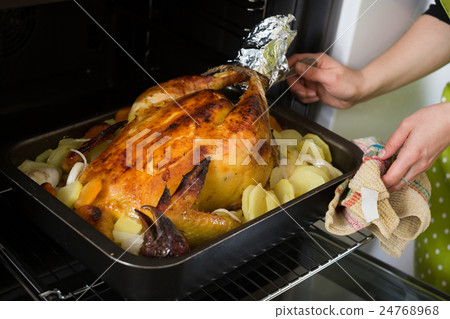 capon with baked potato cooked in domestic oven 24768968
