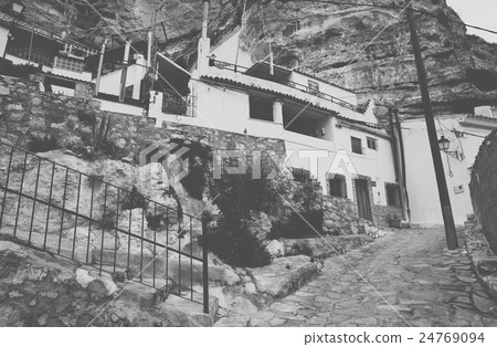 Town with dwellings houses-caves built into rock. Alcala del J Town with dwellings houses-caves built into rock. Alcala del J 24769094