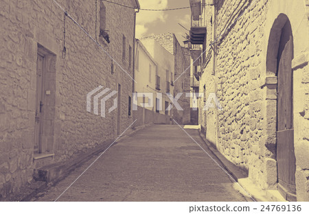 narrow street of spanish town. Calaceite, Teruel narrow street of spanish town. Calaceite, Teruel 24769136