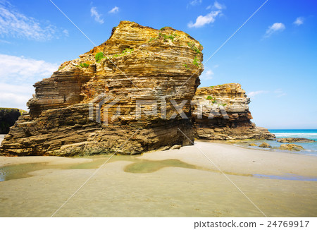 Cliff at beach 24769917