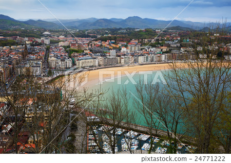 Above view of San Sebastian in evening 24771222